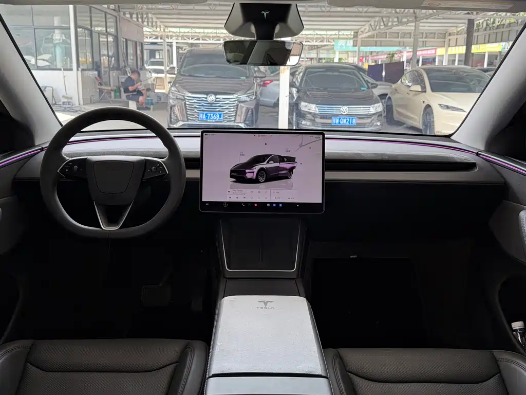 Tesla Model Y 2025 — фото 10