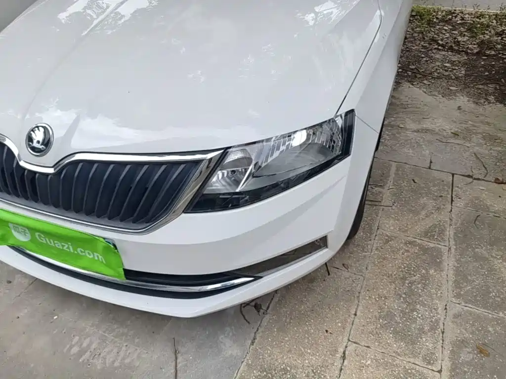 Skoda Rapid Spaceback 2018 — фото 24