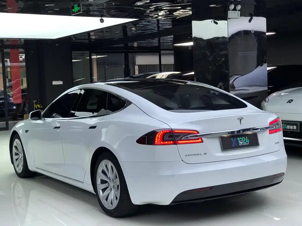 Tesla Model S 2016 — фото 4