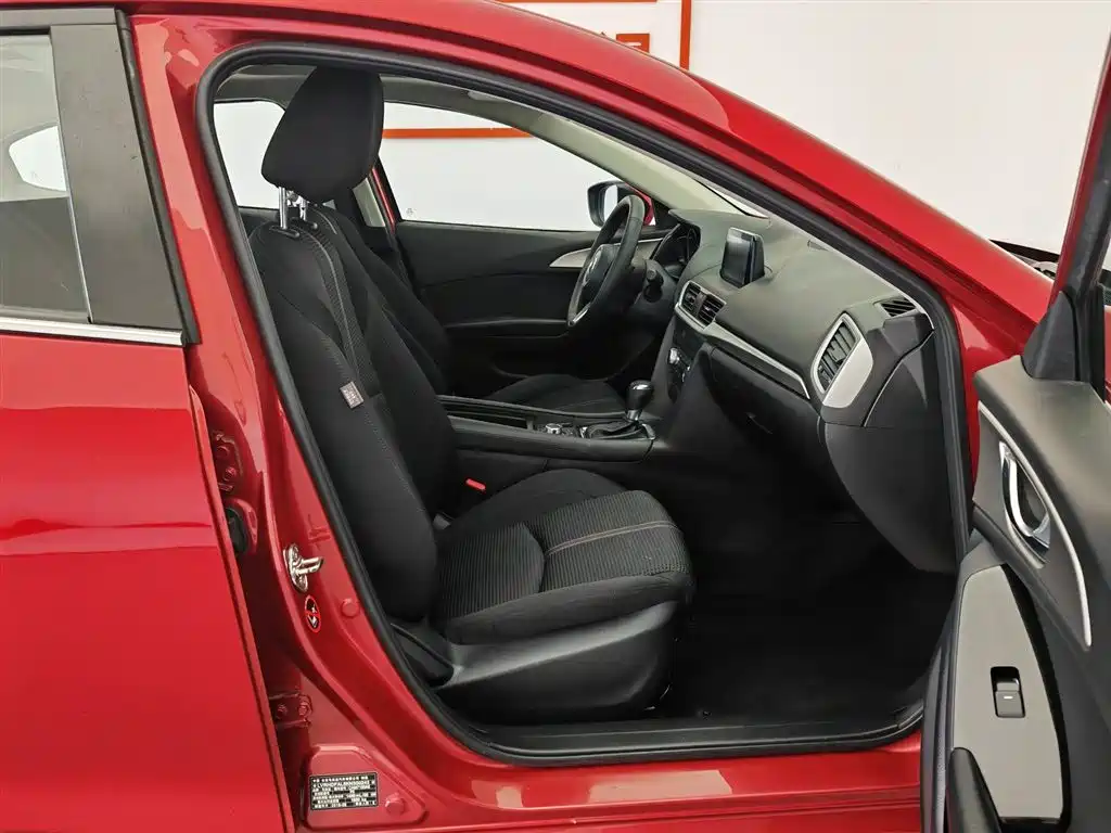 Mazda 3 Axela 2019 — фото 23