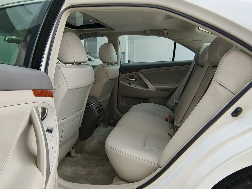 Toyota Camry 2008 — фото 10