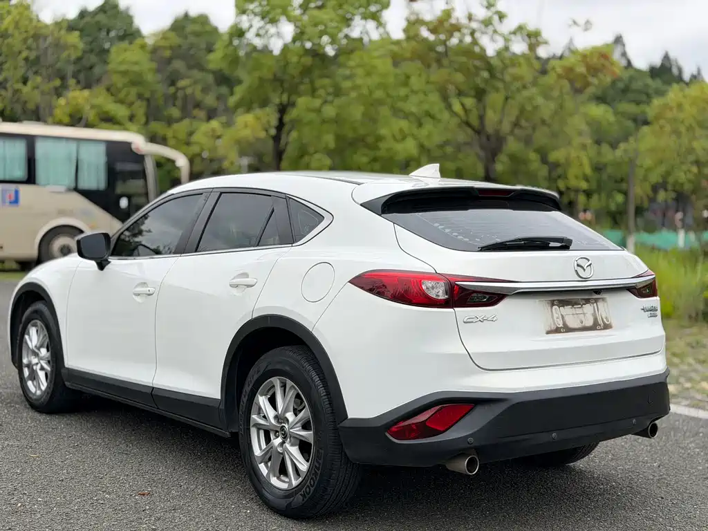 Mazda CX-4 2018 — фото 15
