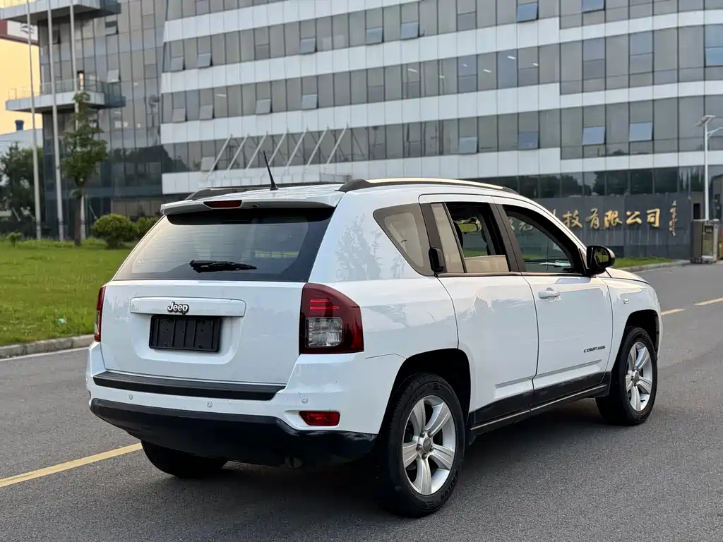Jeep Compass 2013 — фото 9
