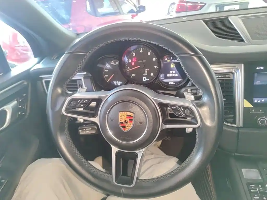 Porsche Macan 2018 — фото 11