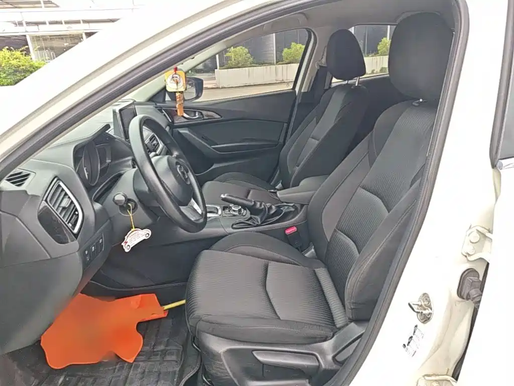 Mazda 3 Axela 2016 — фото 15