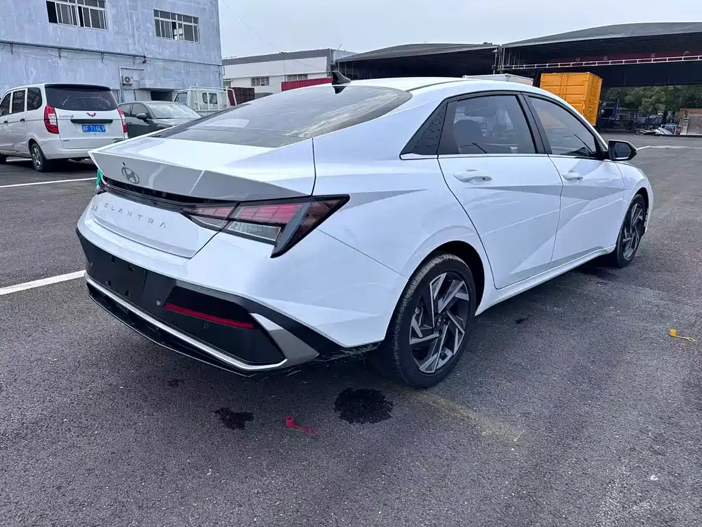 Hyundai Elantra 2023