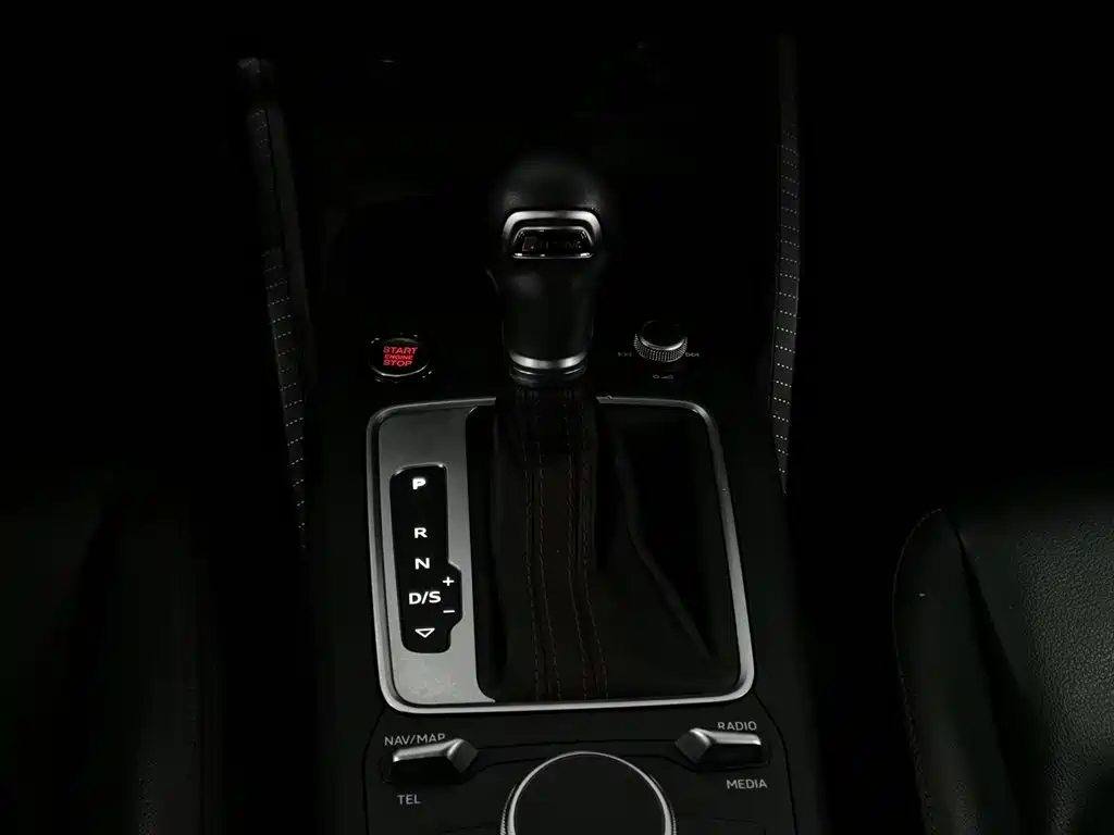 Audi Q2L 2023 — фото 13
