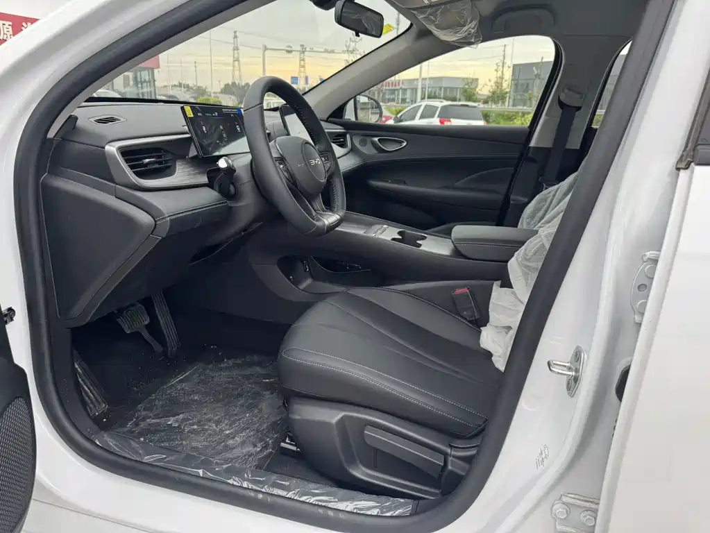 BYD Seal 05 DM-i 2026 — фото 4