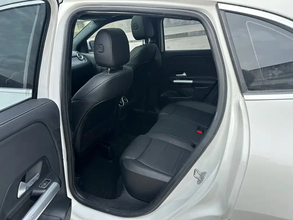 Mercedes-Benz GLA 2023