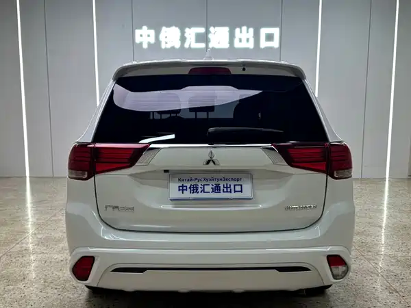 Mitsubishi Outlander 2023