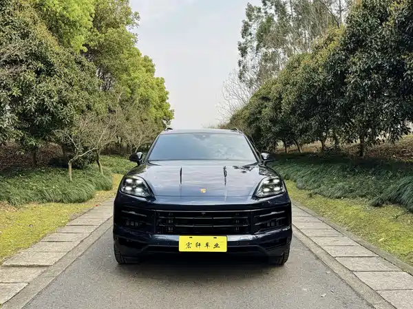 Porsche Cayenne 2025