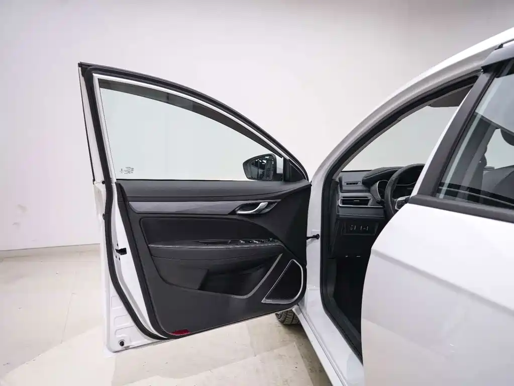 Geely Emgrand 2021 — фото 14