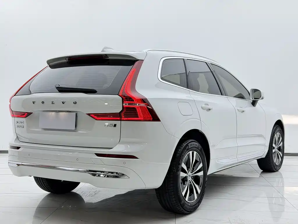 Volvo XC60 2023 — фото 10