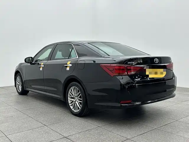 Toyota Crown 2015 — фото 4