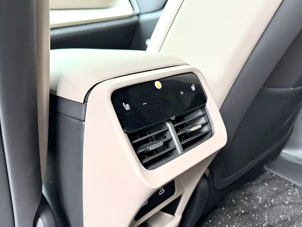 Volvo XC70 PHEV 2026 — фото 11