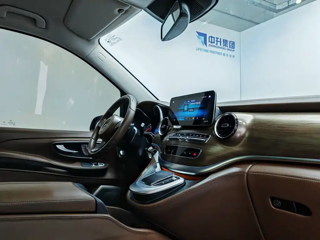 Mercedes-Benz V-Class 2022 — фото 14