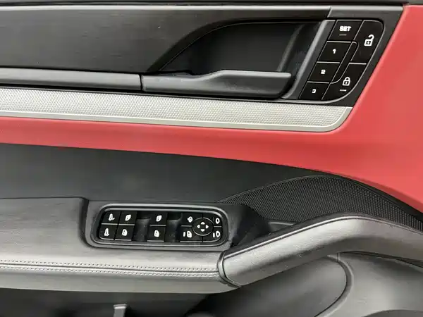 Porsche Cayenne 2025
