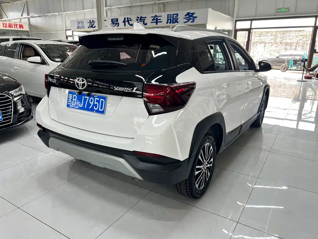 Toyota Yaris L 2023 — фото 9