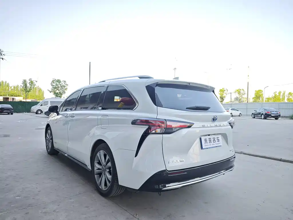 Toyota Sienna 2023 — фото 14