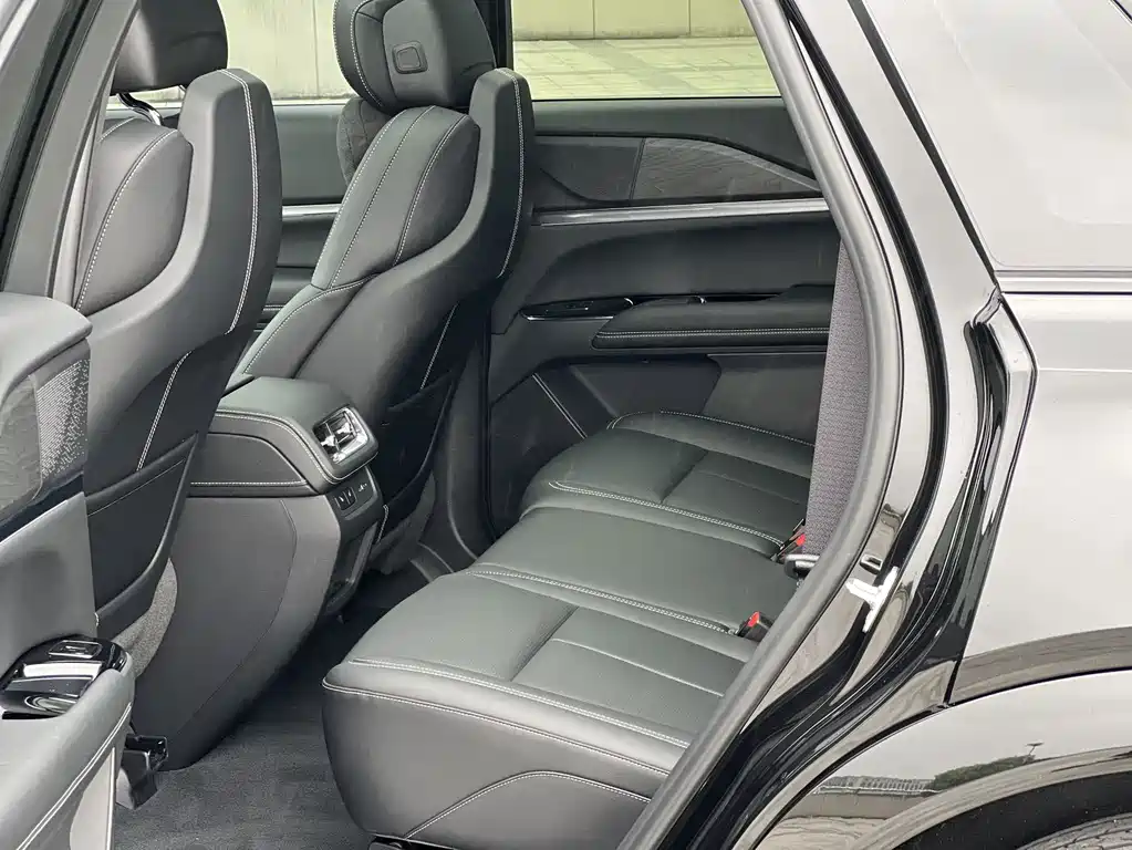 Cadillac XT5 2025 — фото 13