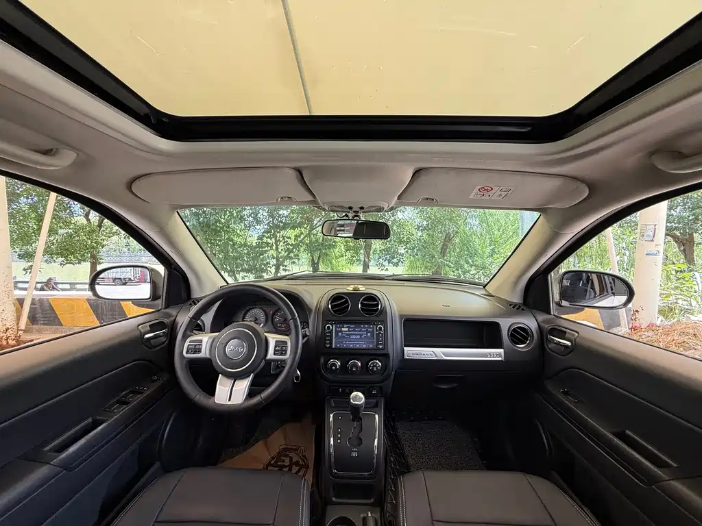 Jeep Compass 2013 — фото 12