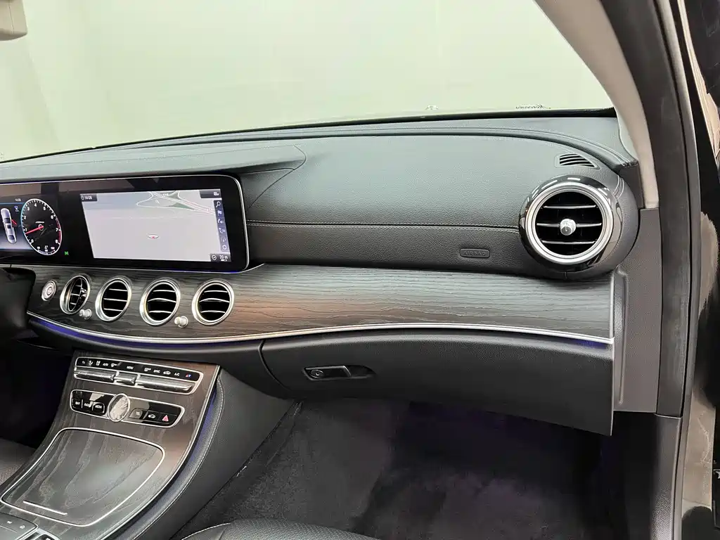 Mercedes-Benz E-Class 2020 — фото 19