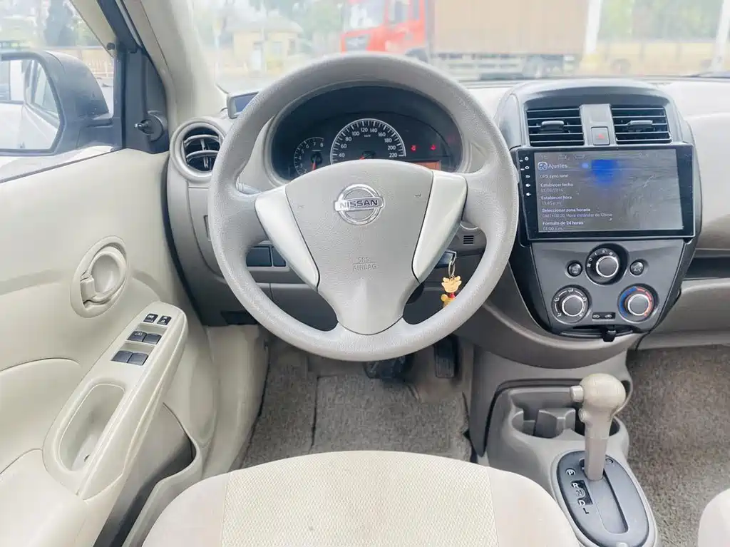 Nissan Sunny 2017 — фото 14