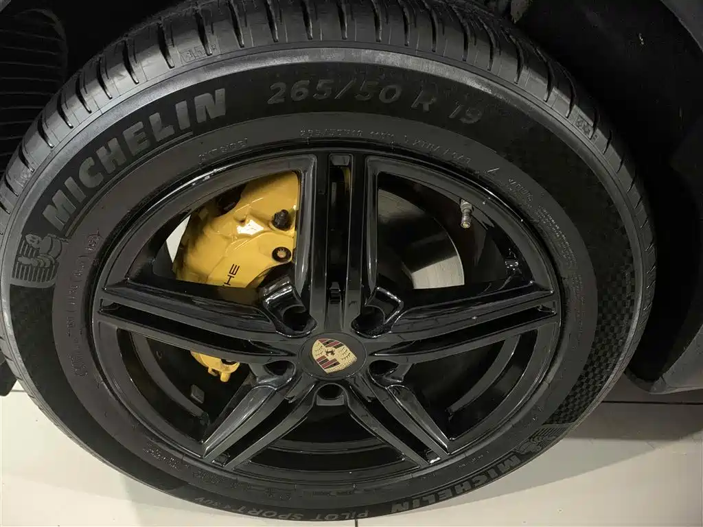 Porsche Cayenne 2016 — фото 12