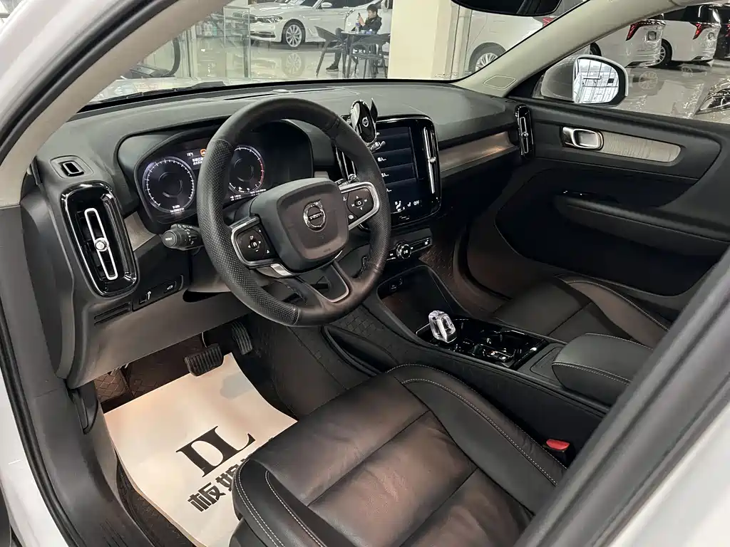 Volvo XC40 2020 — фото 14