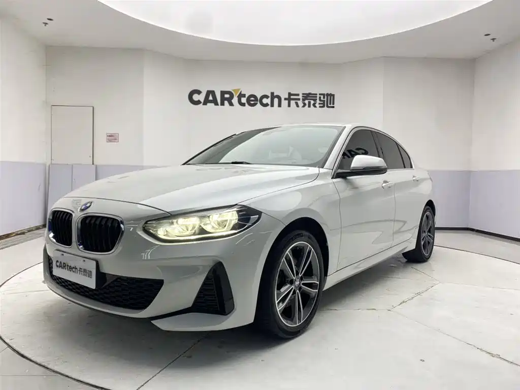BMW 1 Series 2021 — фото 1