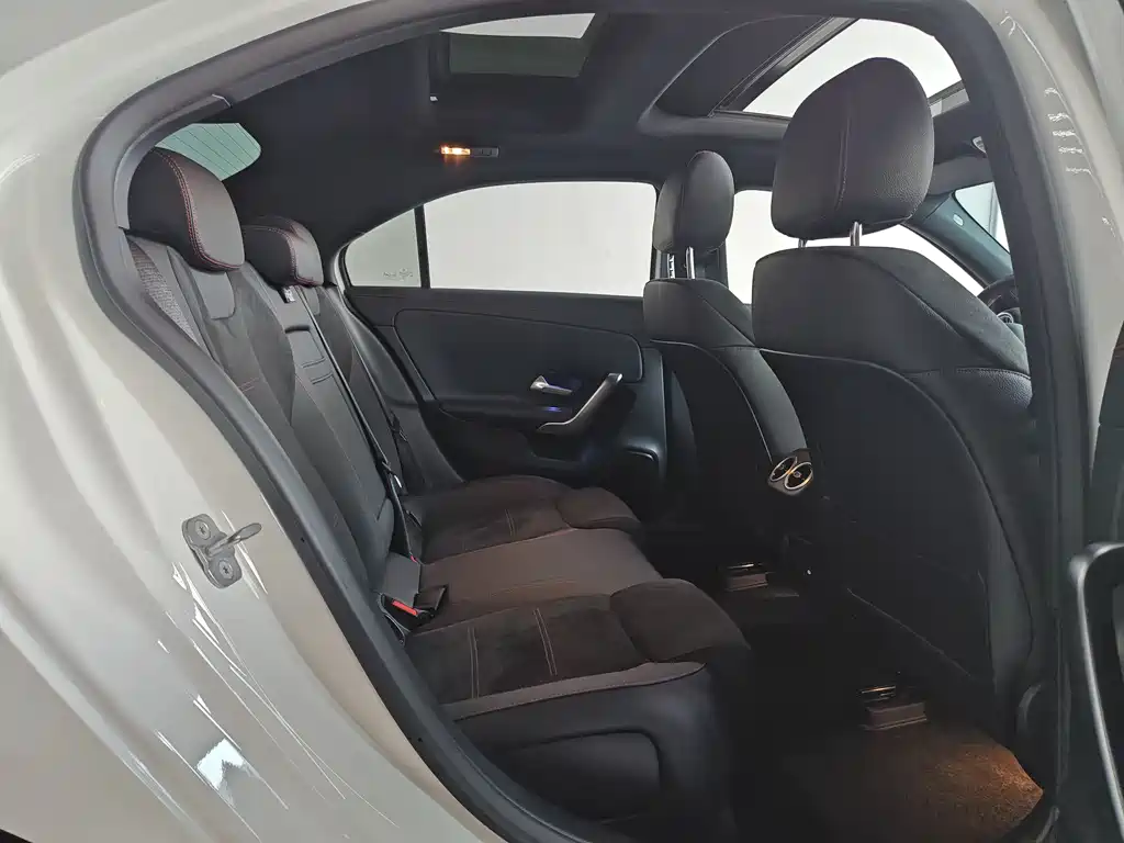 Mercedes-Benz A-Class 2025 — фото 11