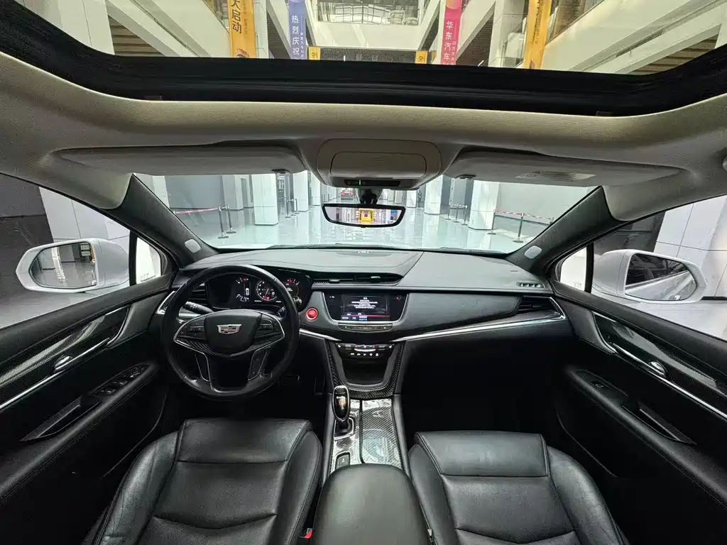 Cadillac XT5 2017 — фото 13
