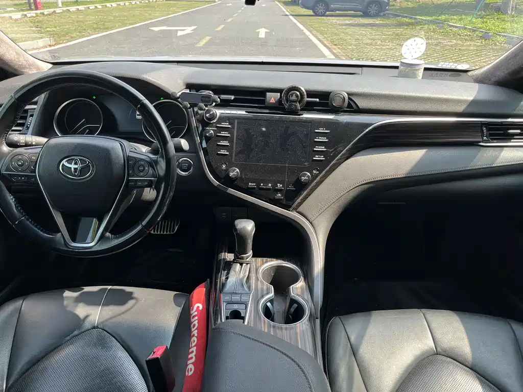 Toyota Camry 2018 — фото 19