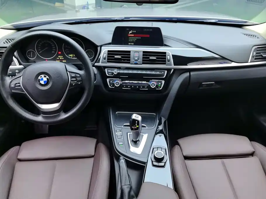 BMW 3 Series 2018 — фото 12