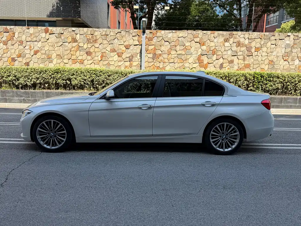 BMW 3 Series 2018 — фото 8