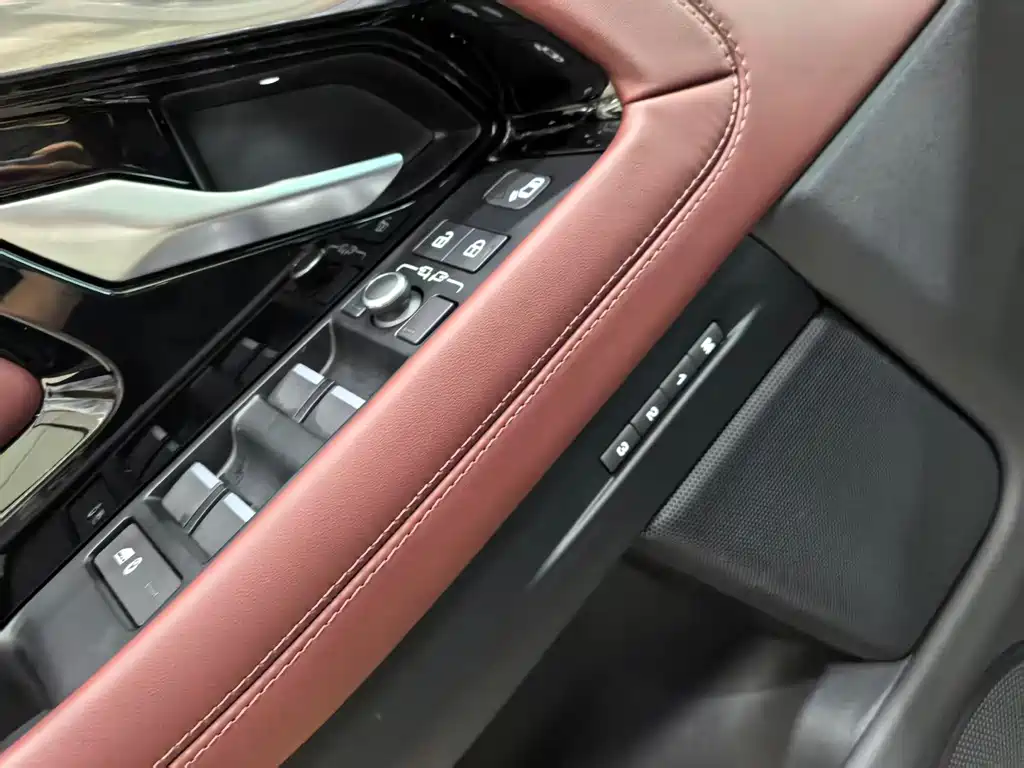 Land Rover Range Rover Evoque 2023 — фото 16