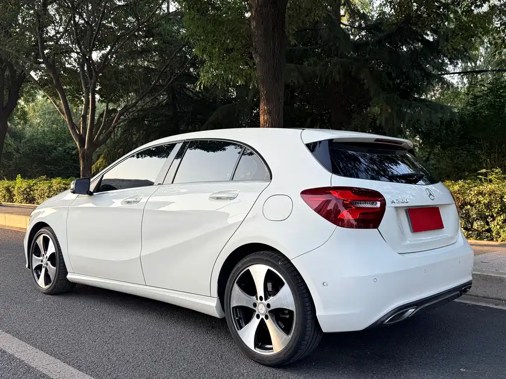 Mercedes-Benz A-Class 2017 — фото 16
