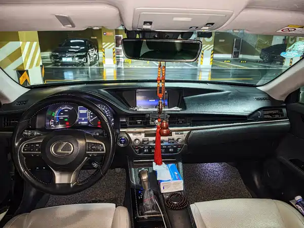 Lexus ES 2017
