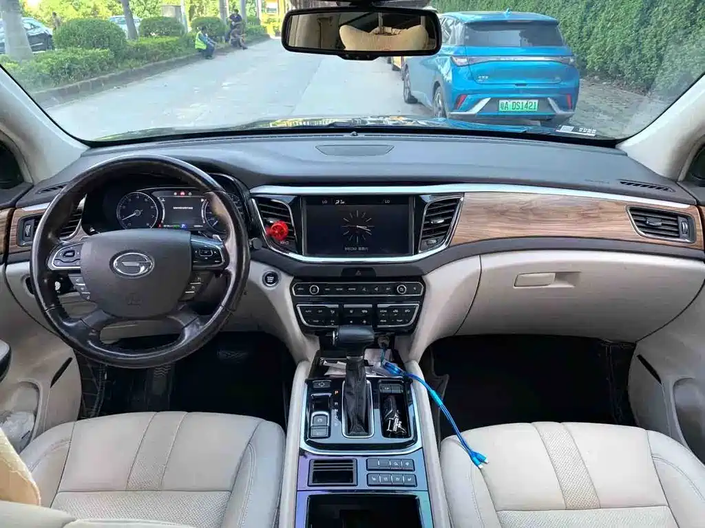 GAC Trumpchi GS8 2017 — фото 10