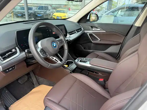BMW iX1 2025