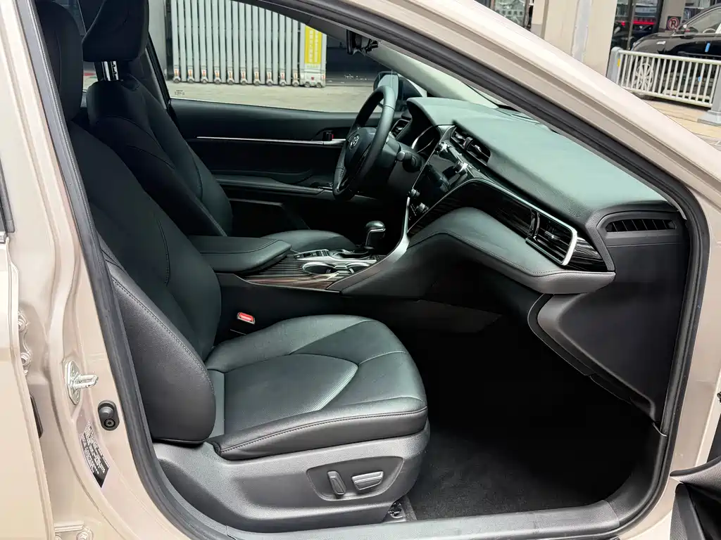 Toyota Camry 2021 — фото 15