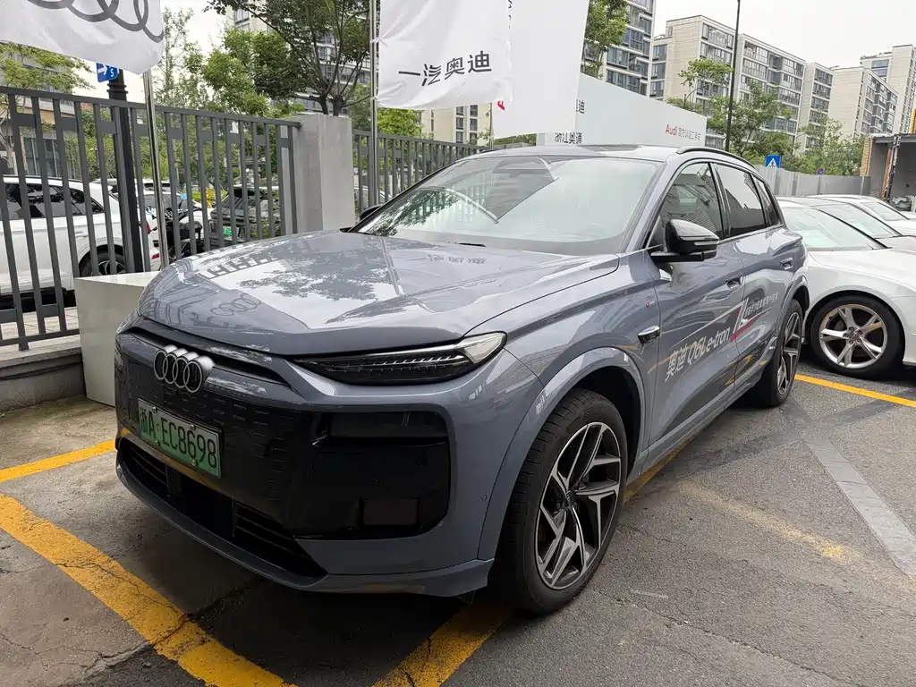 Audi Q6L e-tron 2025 — фото 1