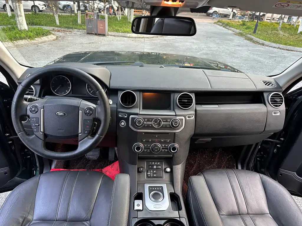 Land Rover Discovery 2015 — фото 15