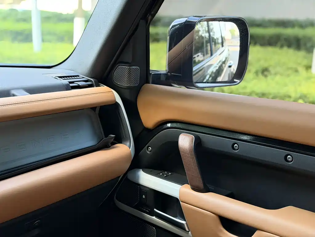 Land Rover Defender 2024 — фото 11