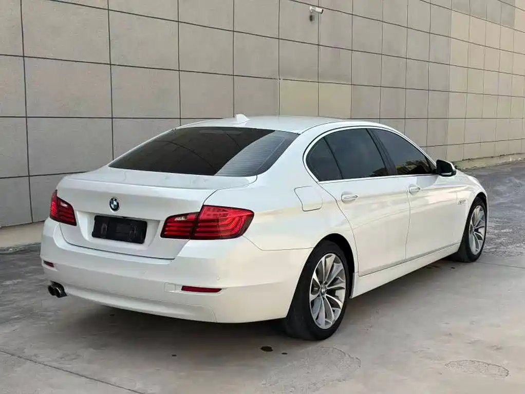 BMW 5 Series 2016 — фото 8