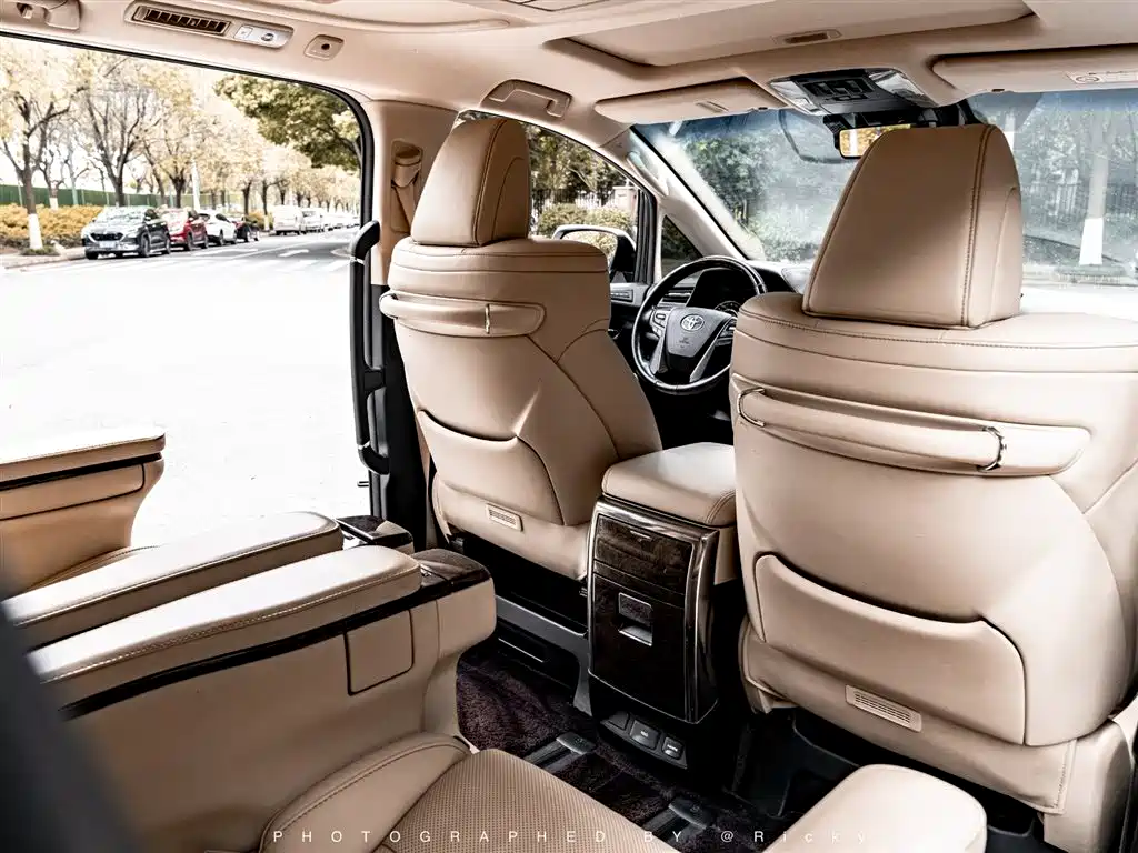 Toyota Alphard 2020 — фото 14