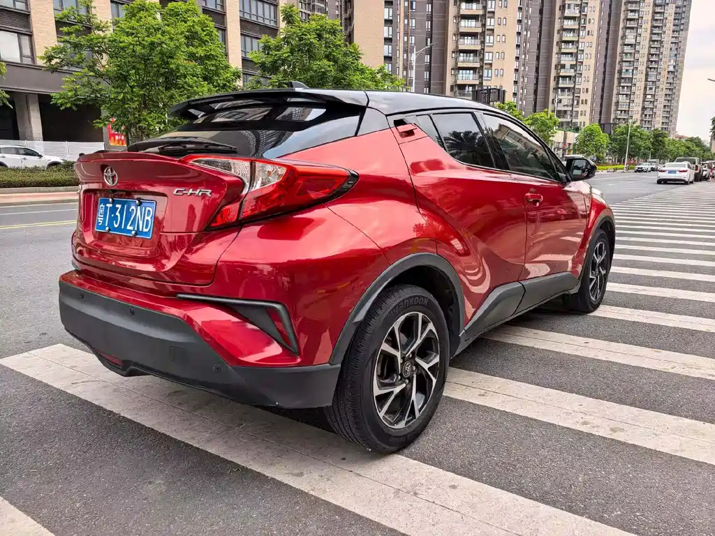 Toyota C-HR 2019 — фото 3