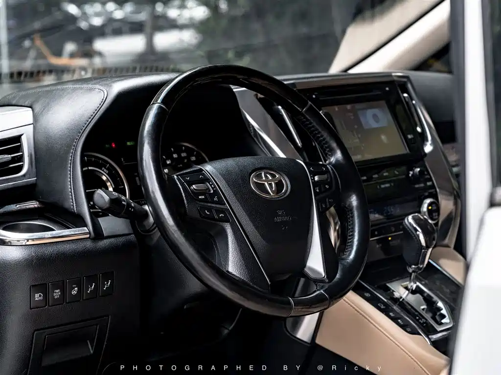 Toyota Alphard 2020 — фото 6