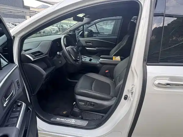 Toyota Sienna 2024