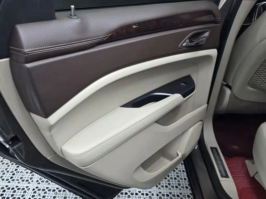 Cadillac SRX 2014 — фото 11